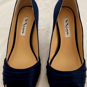 Nina New York Carolyn blue pumps